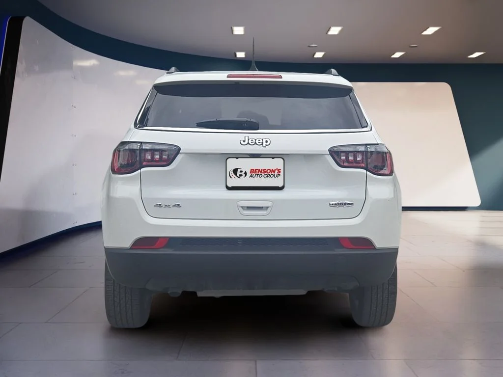 Used 2026 White Jeep Latitude image 4