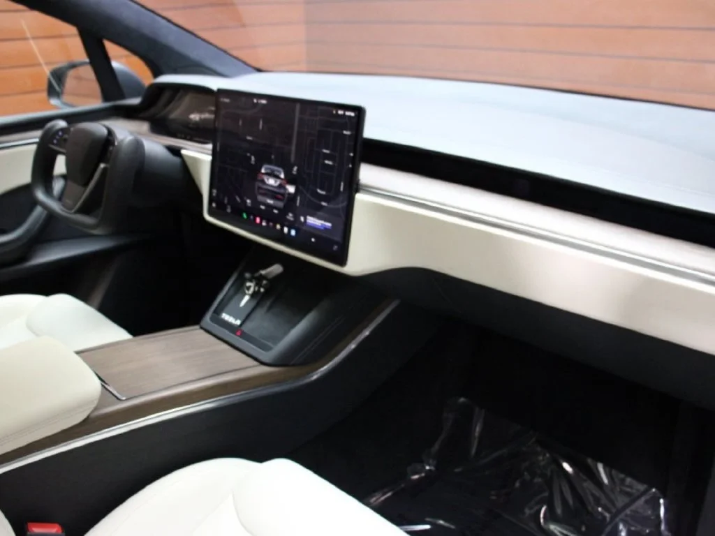 Used 2022  Tesla Base image 6