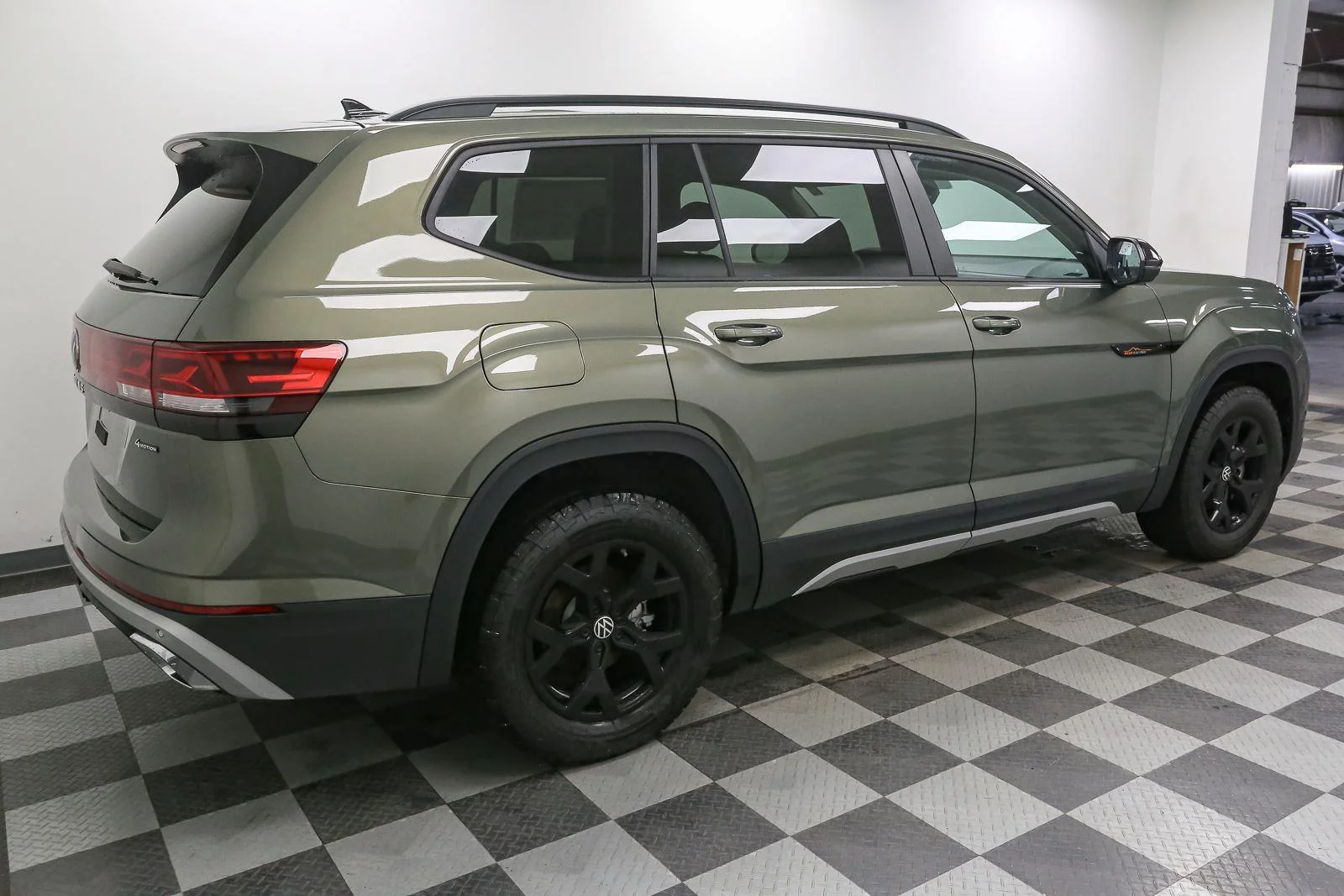 New 2026 Avocado Green Pearl Volkswagen 2.0T Peak Edition image 9