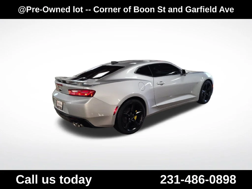 Used 2016  Chevrolet 2LT image 5