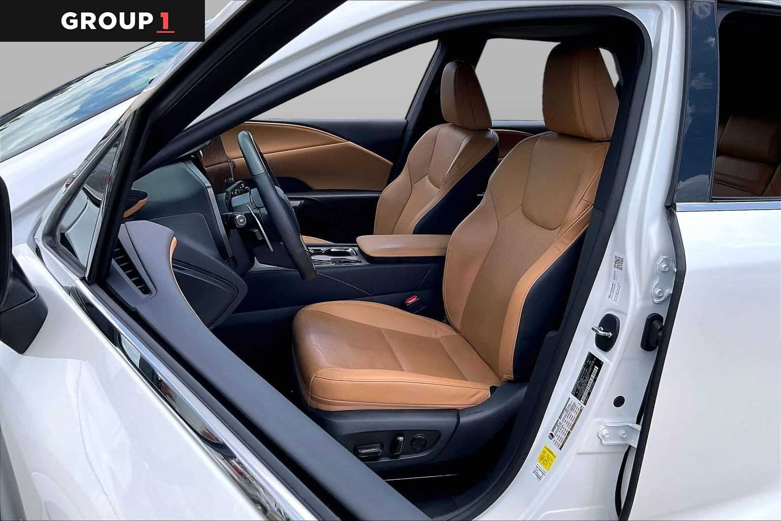 Used 2024 Eminent White Pearl Lexus Premium Plus image 7