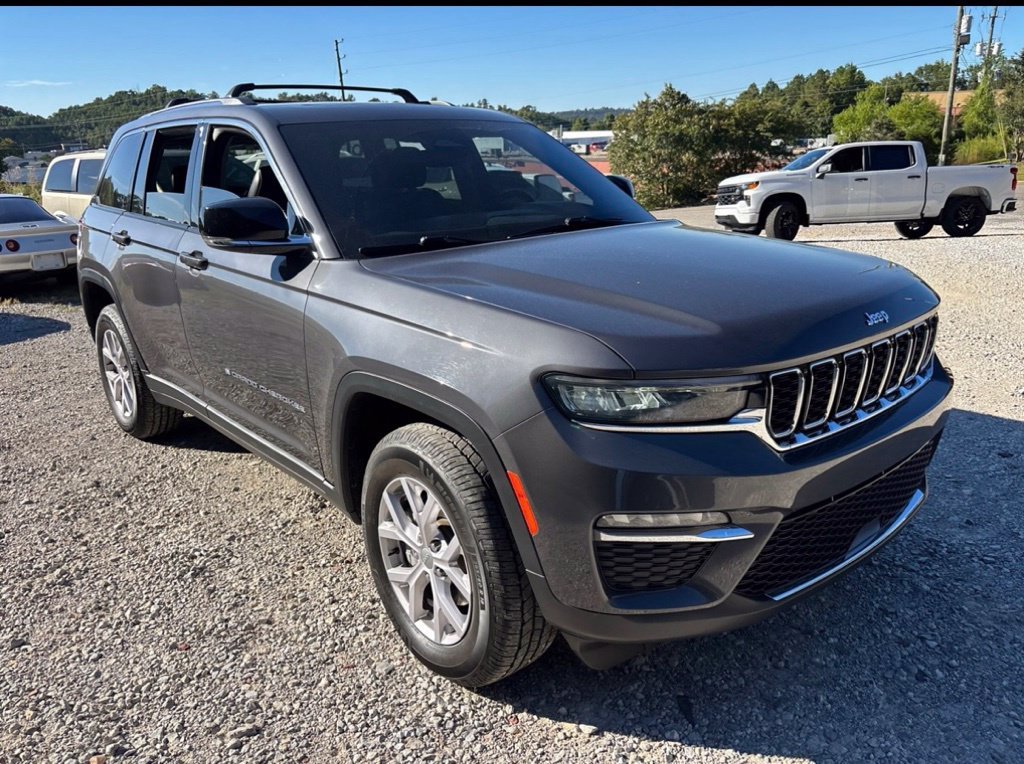 Used 2022 Gray Jeep Limited image 3