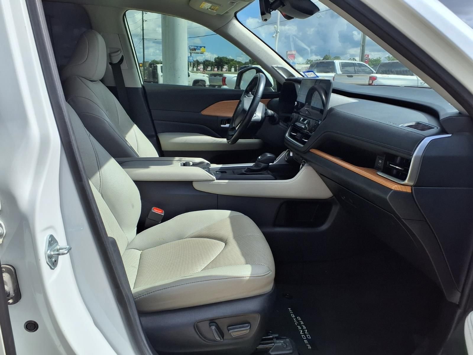 Used 2024 Pearl Toyota Limited image 17