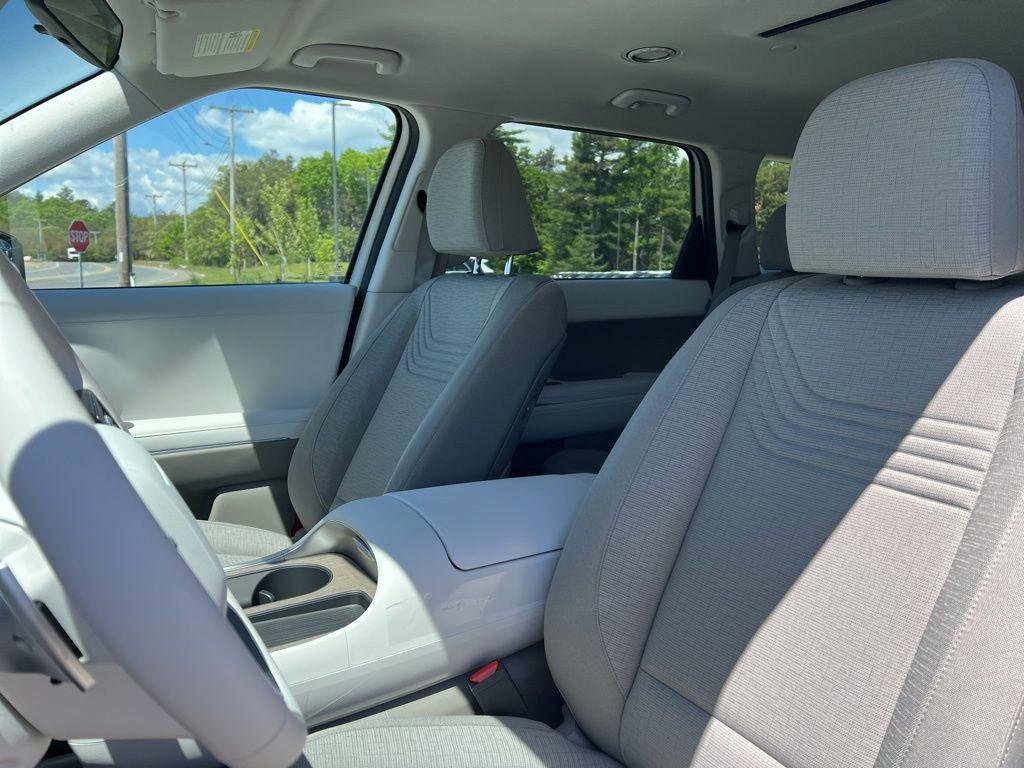 New 2026 White Hyundai SE AWD image 12