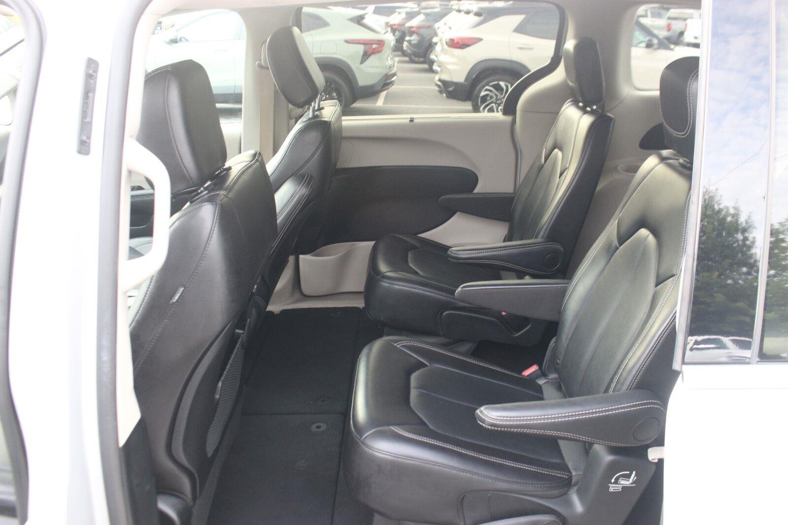 Used 2024 Silver Chrysler Touring L image 31