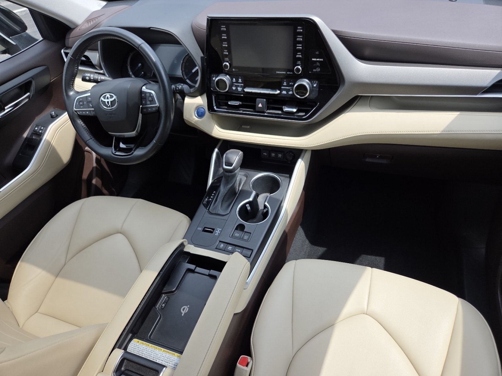 Used 2020 Midnight Black Metallic Toyota XLE image 28
