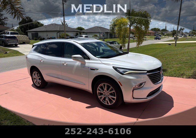 2023 Buick Enclave Essence's photo