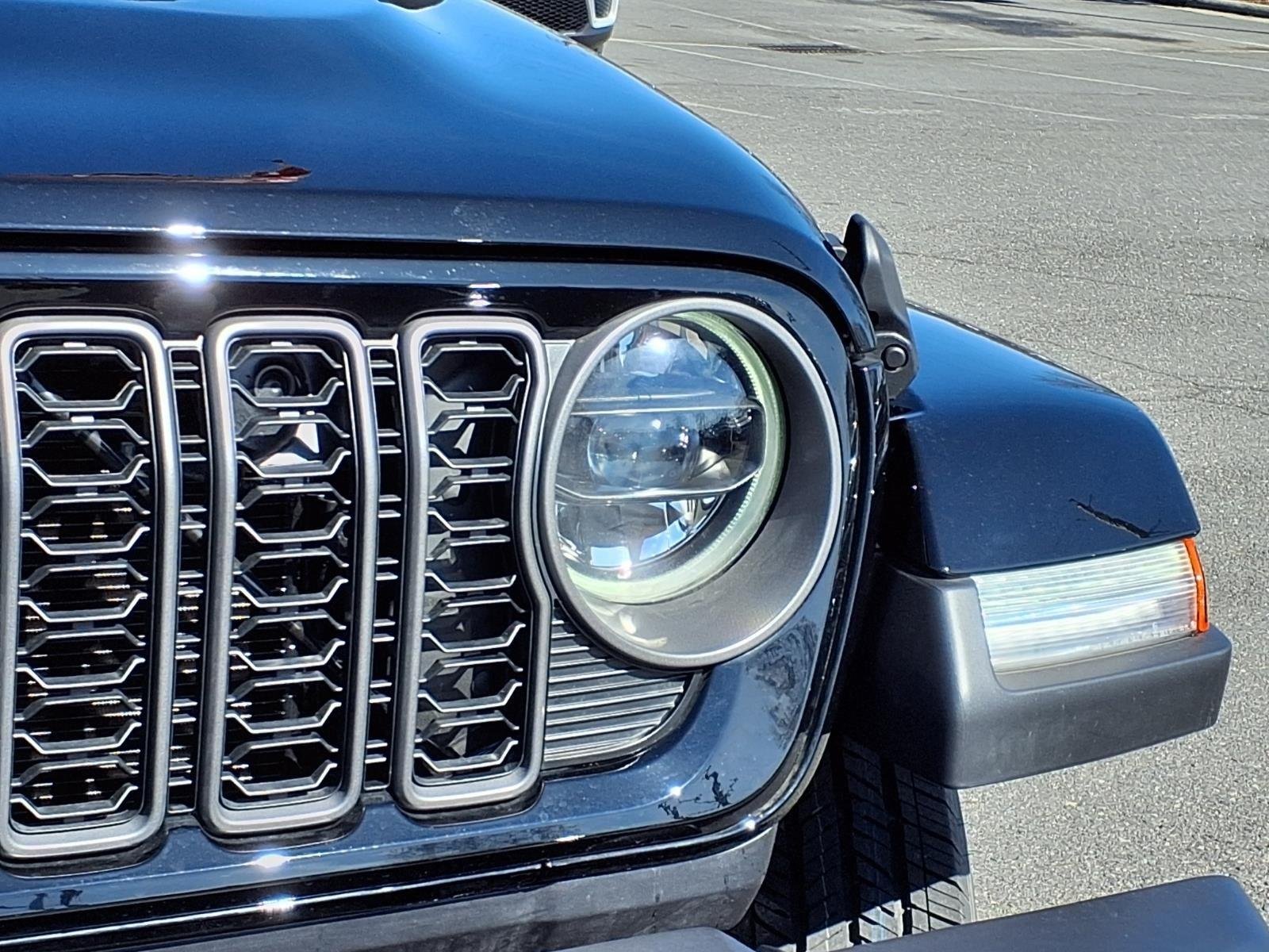 New 2026 Black Clear-Coat Exterior Paint Jeep Sahara image 13