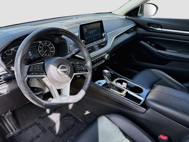 Used 2024 White Nissan 2.5 SR image 9