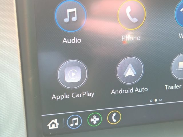 Used 2022 SUMMIT WHITE GMC Elevation image 31