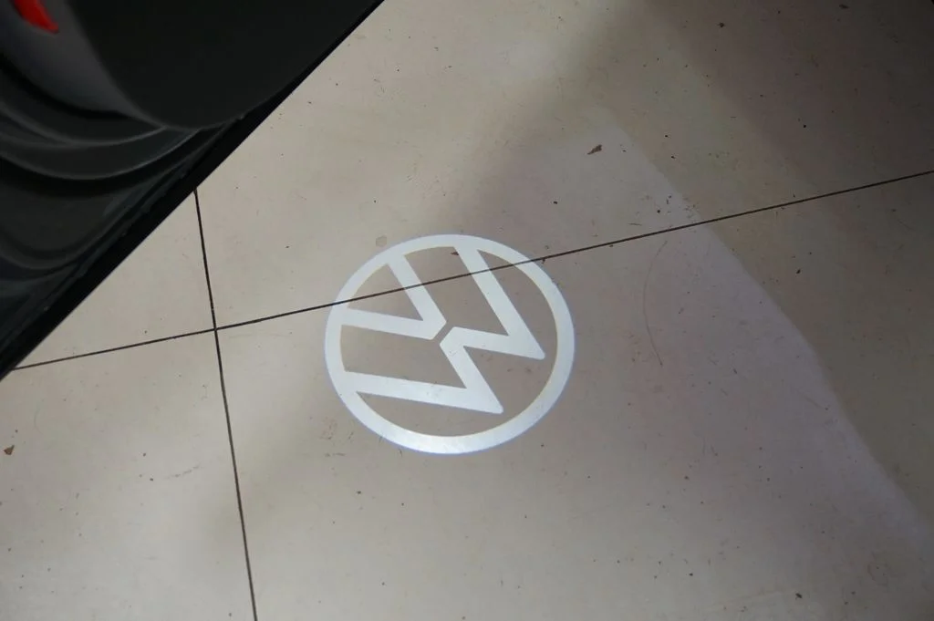 New 2026 Platinum Gray Volkswagen 2.0T SE image 25
