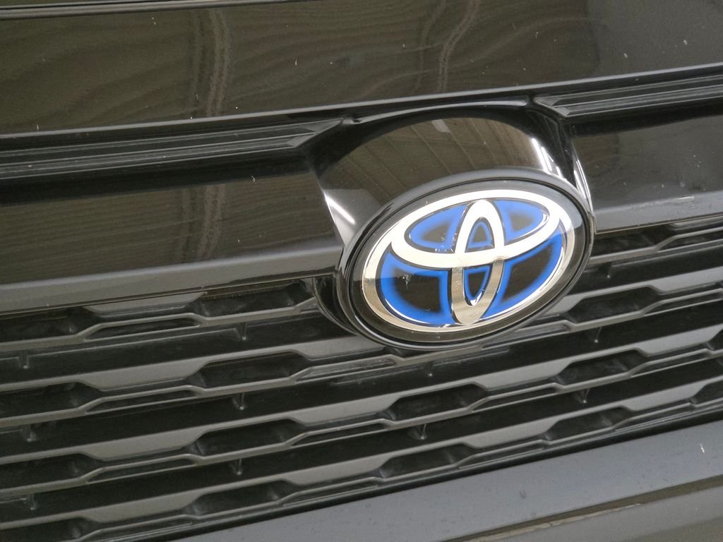Used 2023 Black Toyota XLE Premium image 13