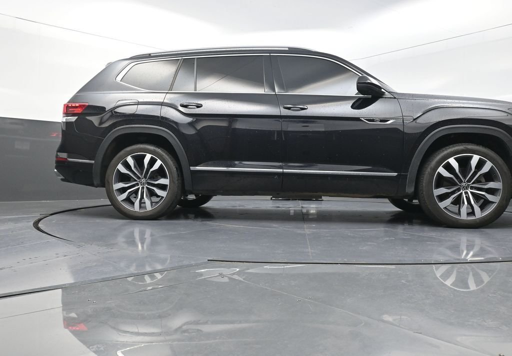 Used 2022 Black Volkswagen 3.6L V6 SEL Premium R-Line image 31