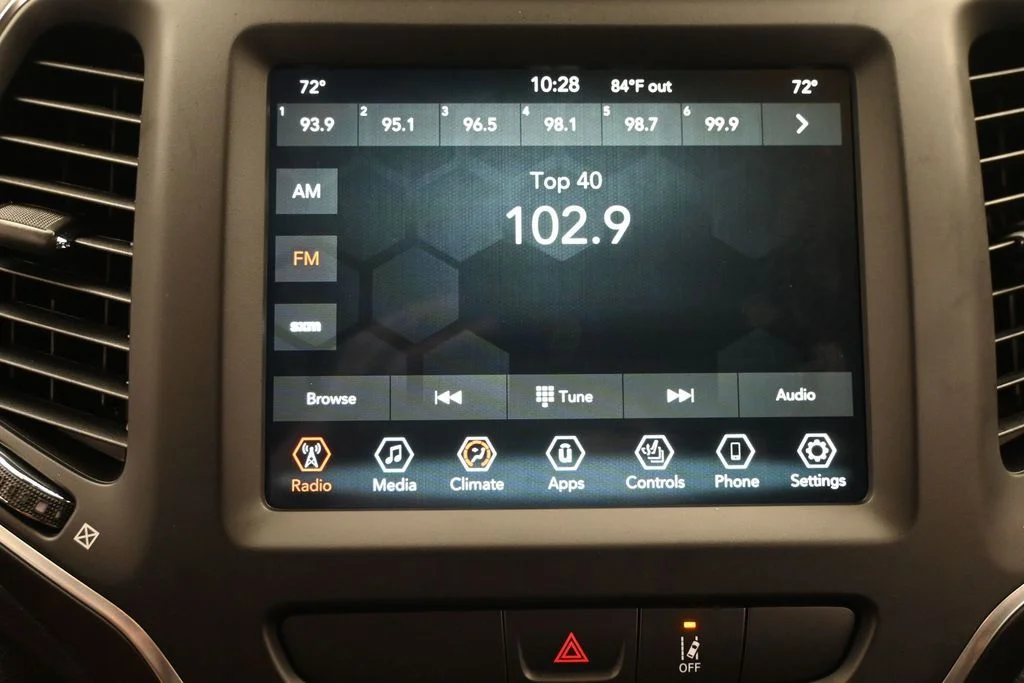 Used 2022 Gray Jeep Latitude Lux image 18