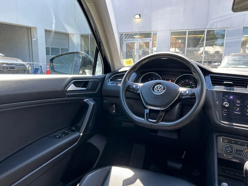 Used 2020 Black Volkswagen 2.0T SE image 26