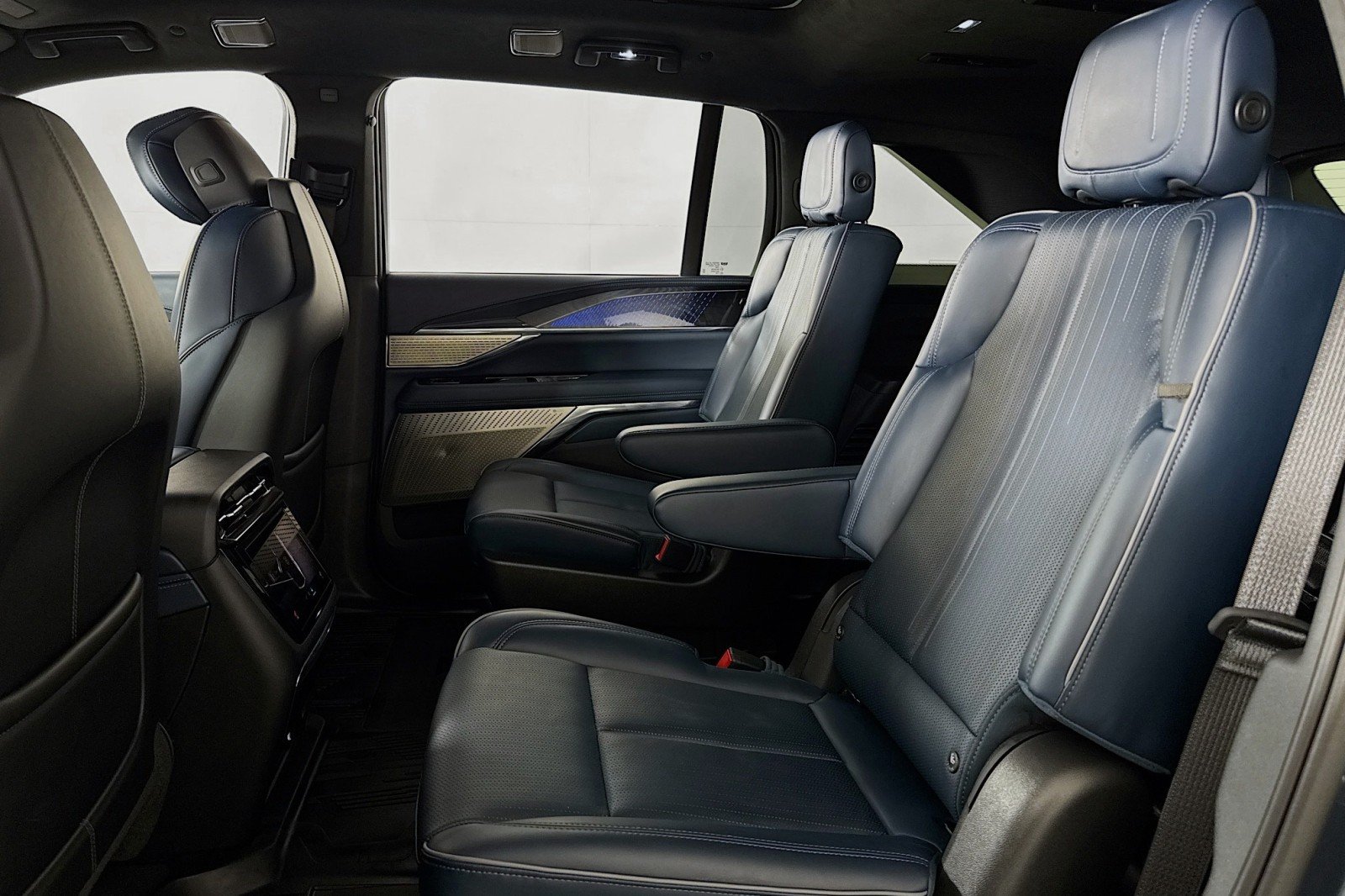 Used 2026 DEEP SPACE Cadillac Premium Luxury image 9