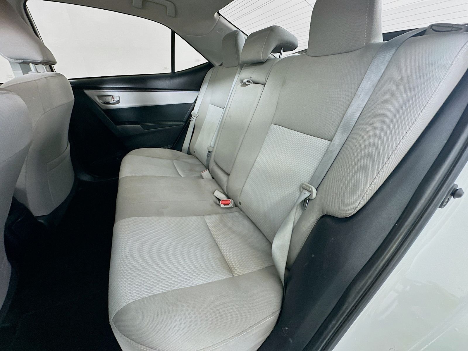 Used 2015 Super White Toyota LE image 23