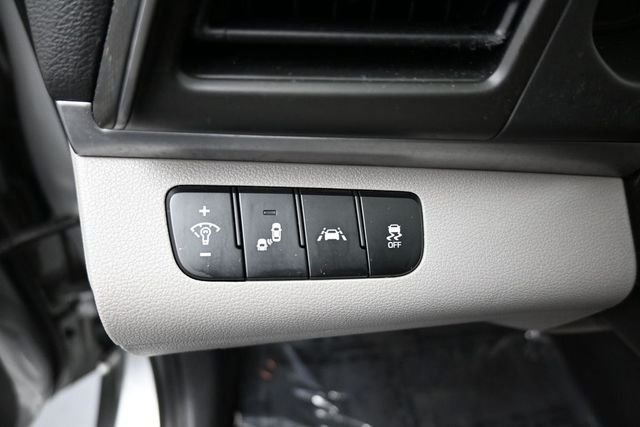 Used 2020 Silver Hyundai SEL image 15