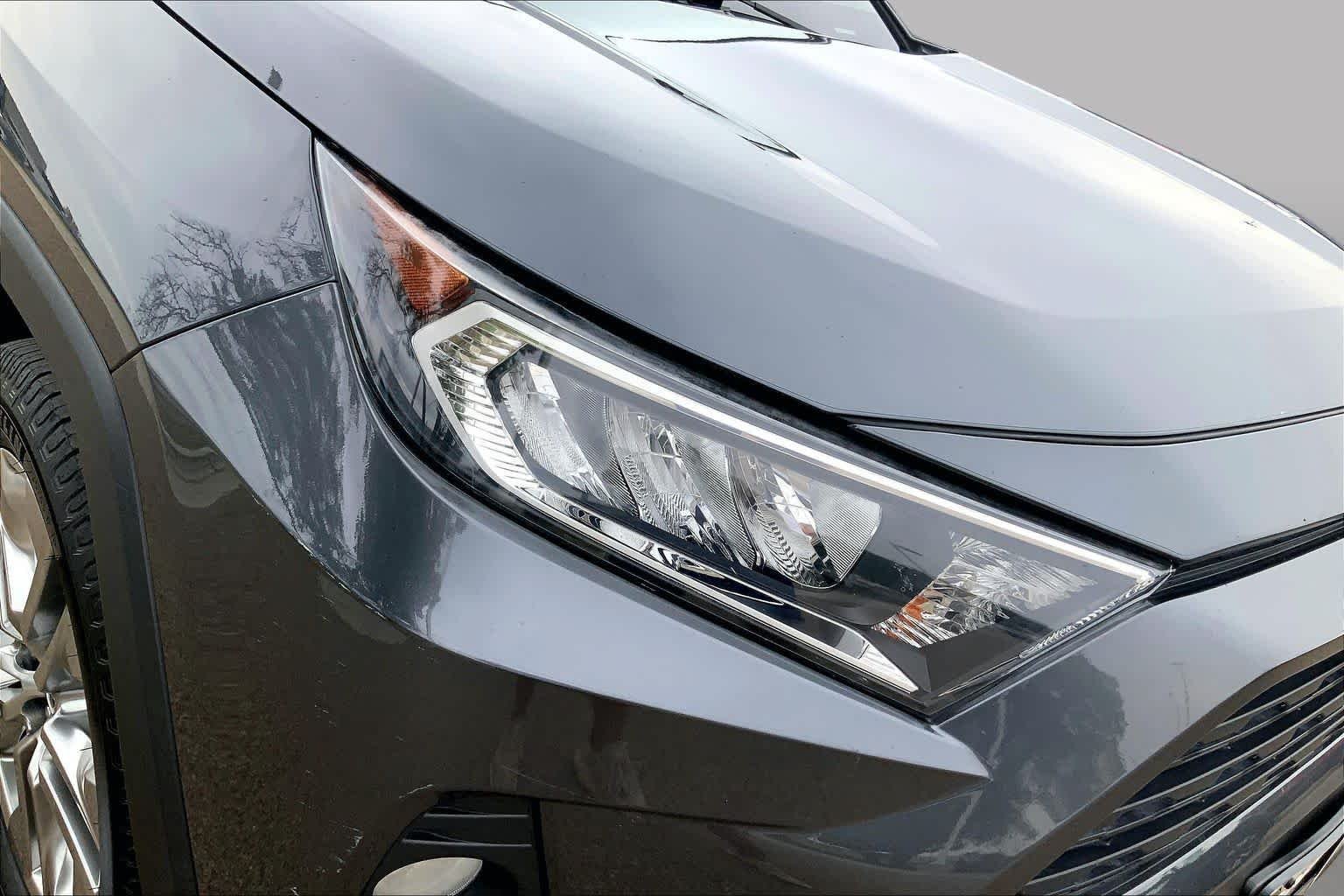 Used 2020 Magnetic Gray Metallic Toyota XLE Premium image 36