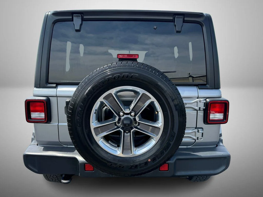 Used 2020 Silver Jeep Unlimited Sahara image 8