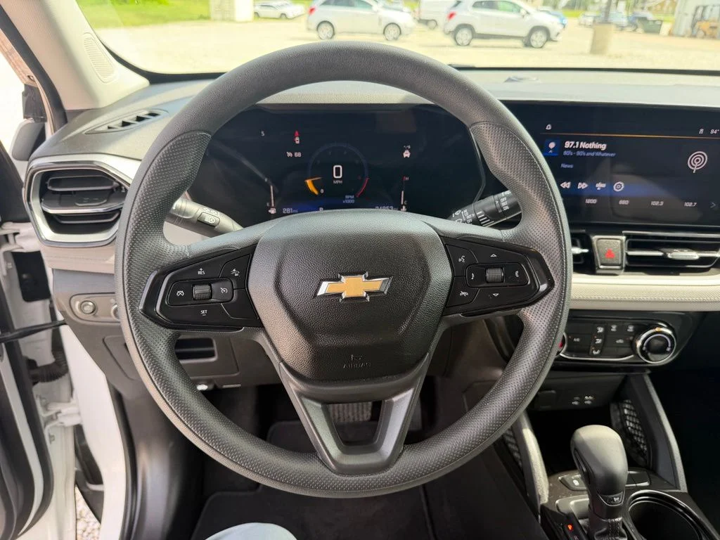 Used 2025 White Chevrolet LT image 14