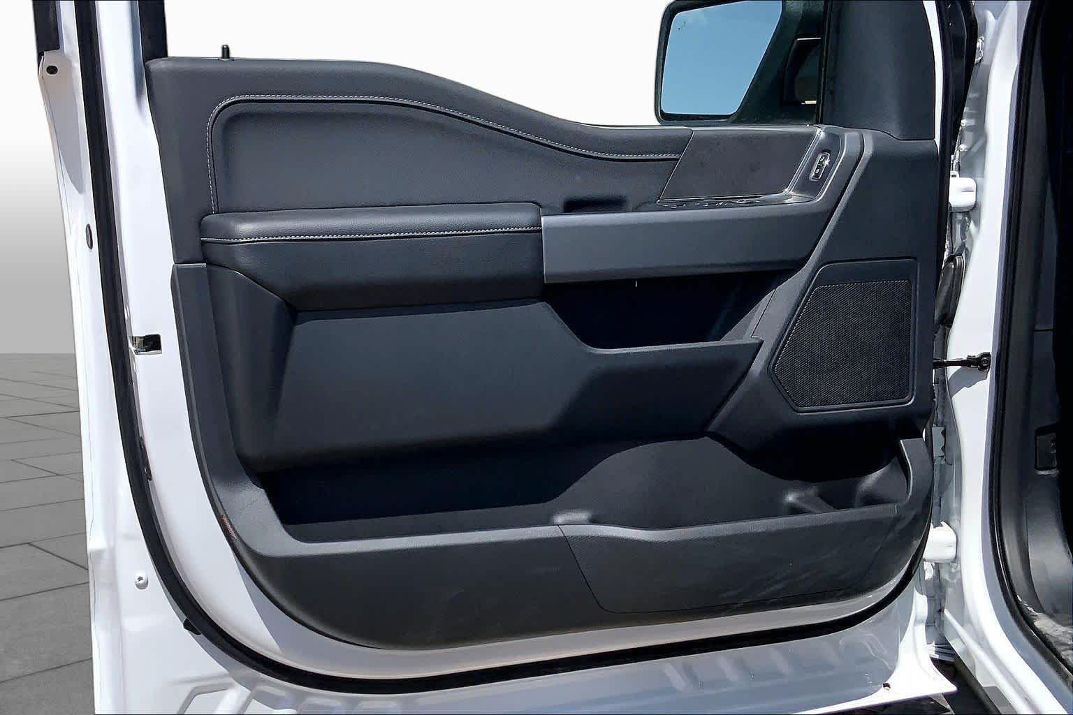 New 2026 Oxford White Ford XLT image 10