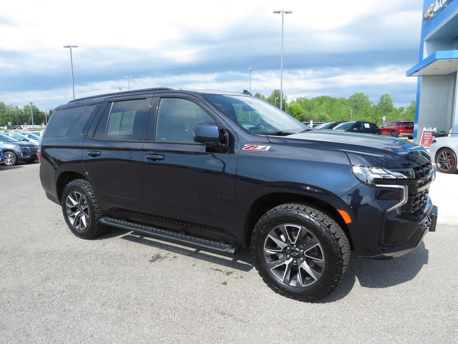 Used 2023 Midnight Blue Metallic Chevrolet Z71 image 5