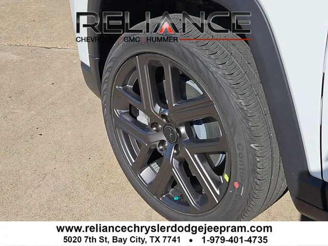 New 2026 Bright White Clearcoat Jeep Latitude image 8