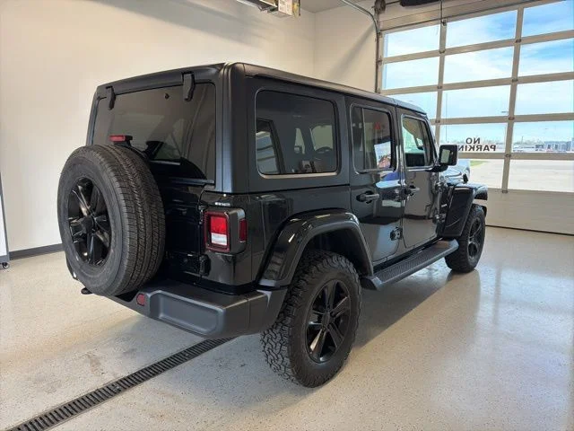 Used 2021 Black Jeep Unlimited Sahara image 9