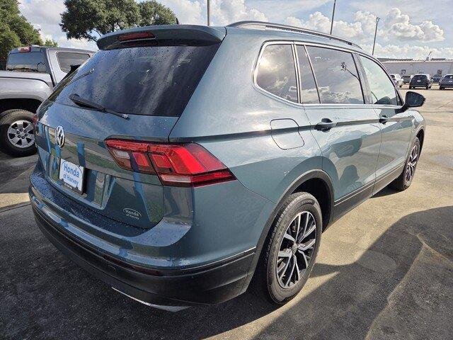 Used 2019 Silk Blue Metallic Volkswagen SE image 4