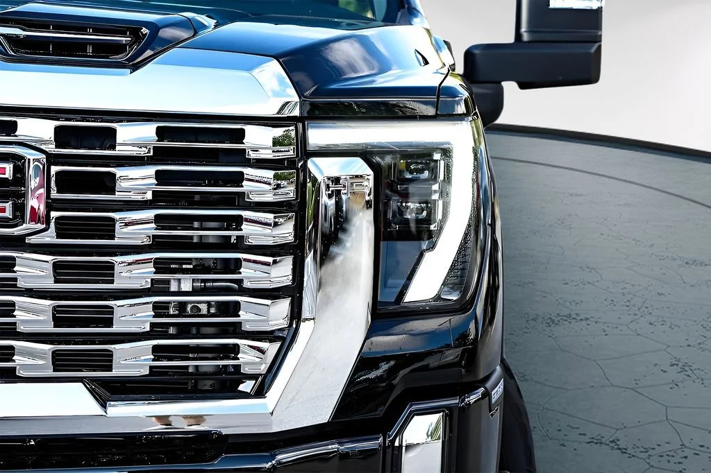 Used 2025 Onyx Black GMC Denali image 9