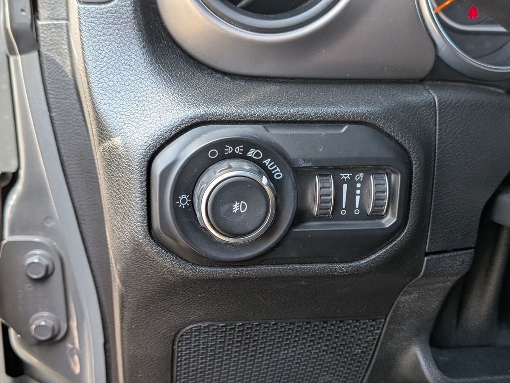 Used 2020 Gray Jeep Sport S image 16