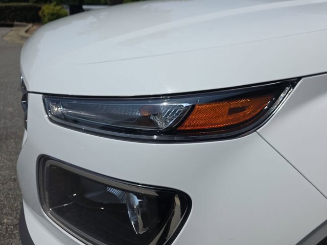 Used 2025 White Hyundai SEL image 30