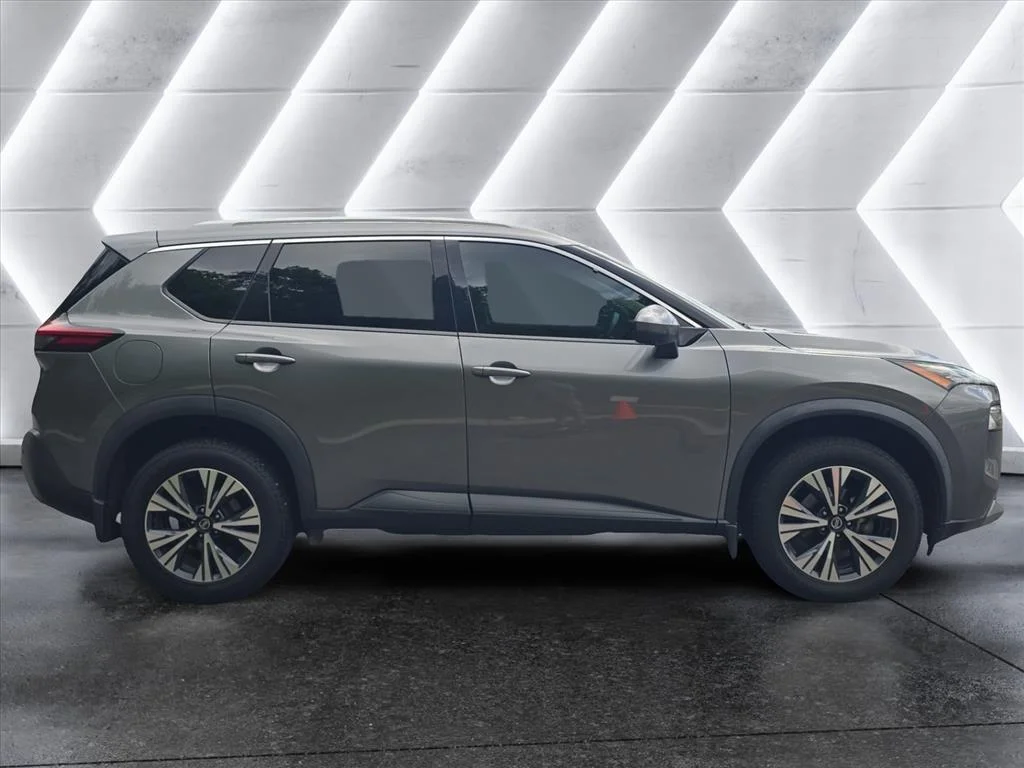 Used 2021 Gray Nissan SV image 6