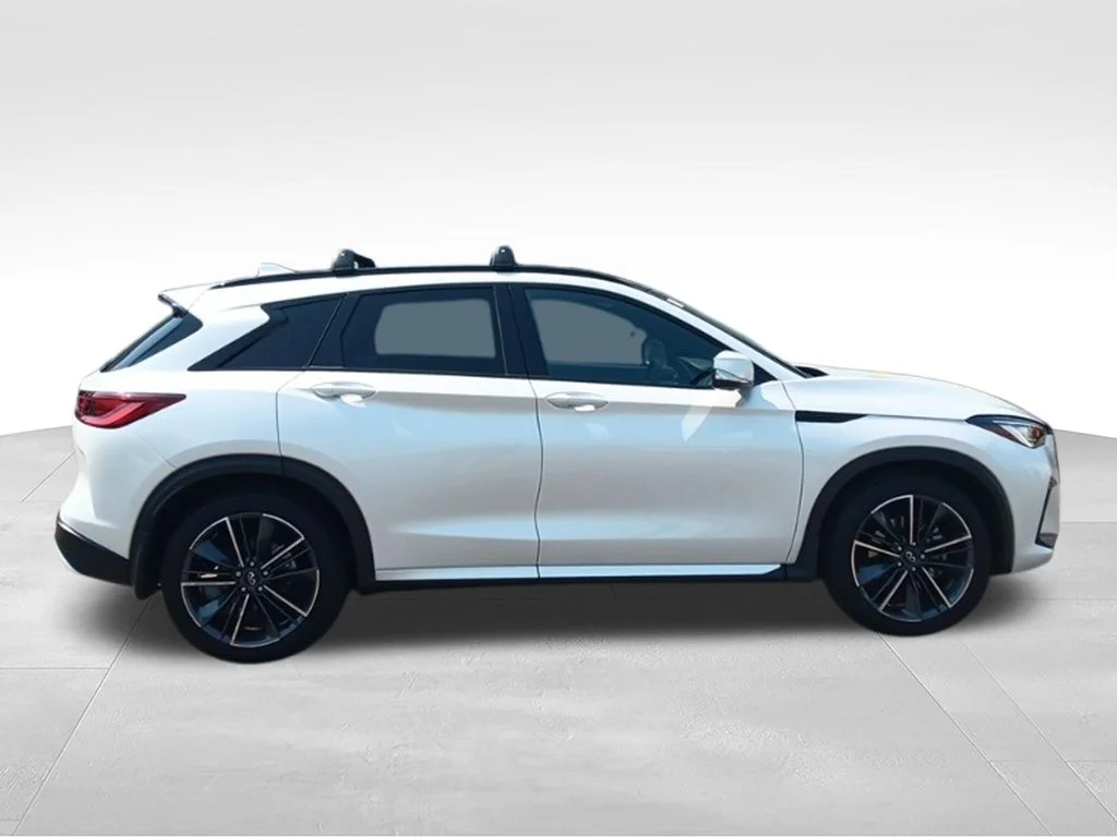 Used 2025 Radiant White INFINITI SPORT image 7