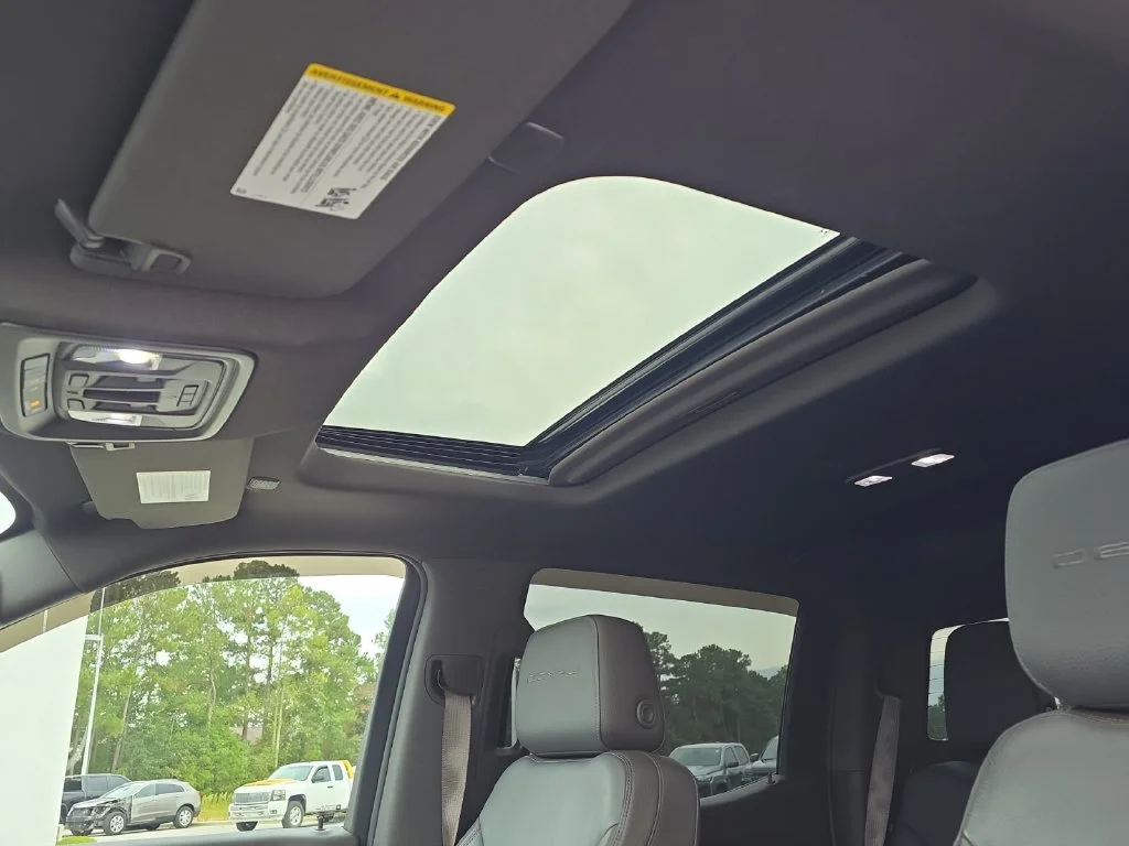 Used 2021 White GMC Denali image 24