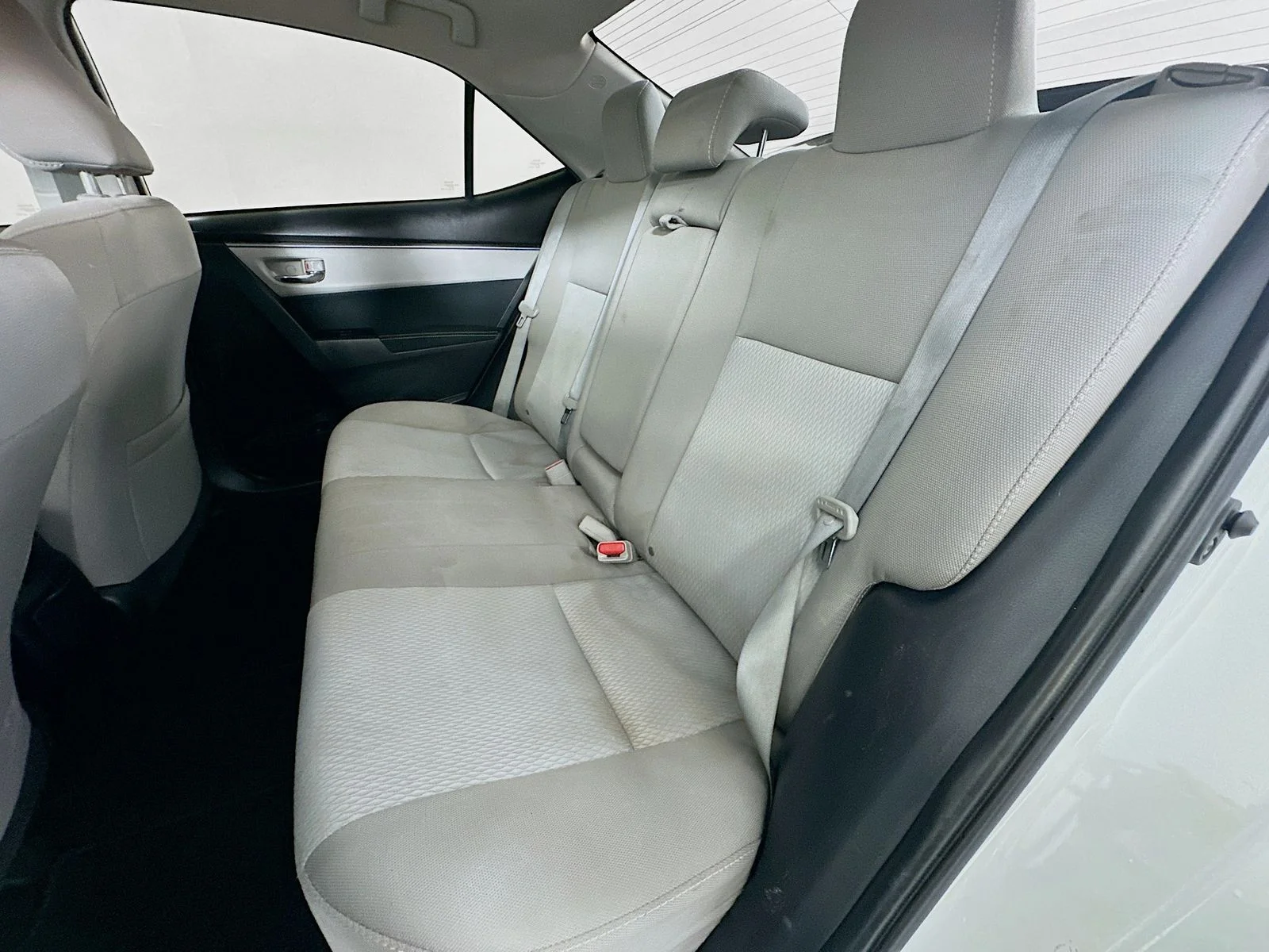 Used 2015 Super White Toyota LE image 23