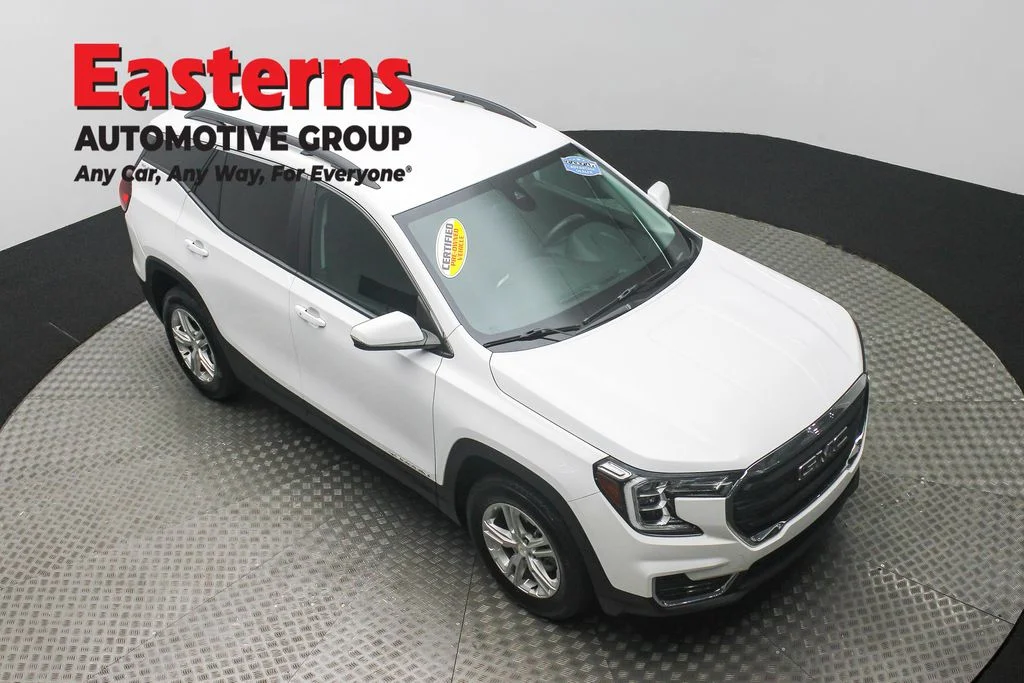 Used 2023 White GMC SLE image 3