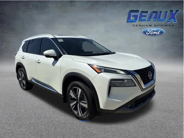 Used 2021 White Nissan SL image 1