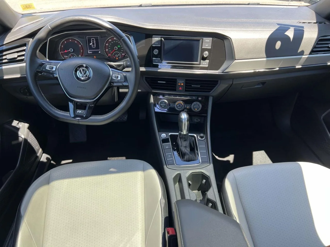 Used 2019 Deep Black Volkswagen 1.4T R-Line image 26