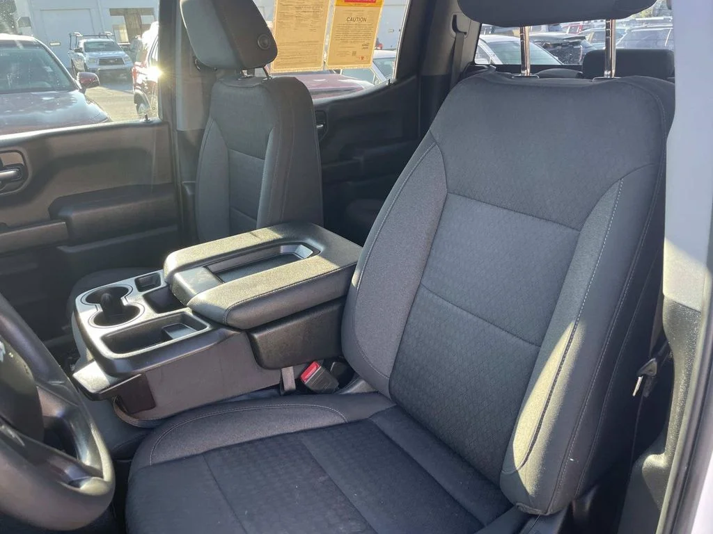 Used 2022 White Chevrolet Custom image 22