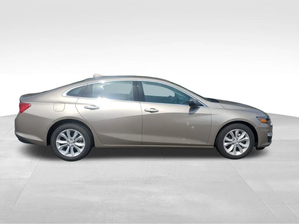 Used 2025 Gray Chevrolet LT image 7
