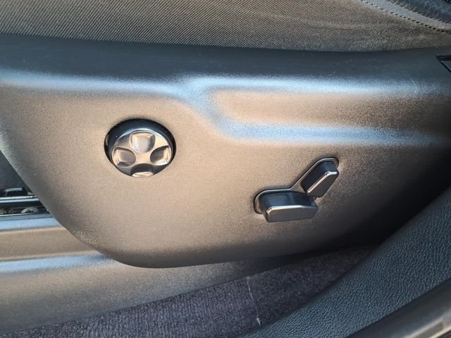 Used 2017 Blue Jeep Limited image 15