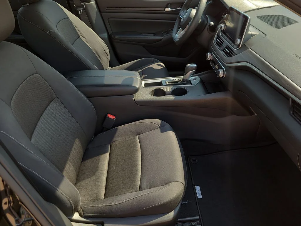 Used 2025 Black Nissan 2.5 SV image 11