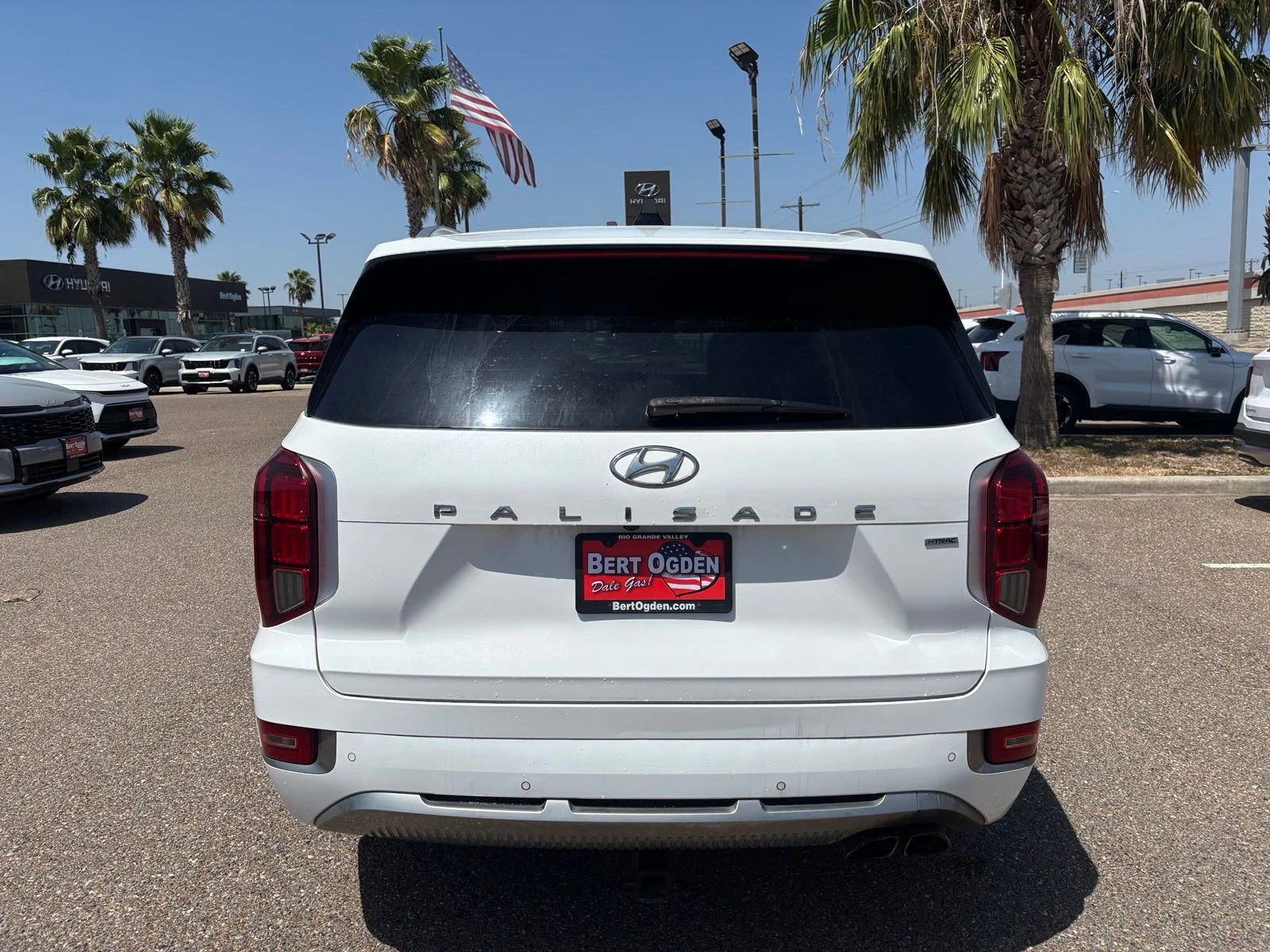 Used 2022 White Hyundai Calligraphy image 2