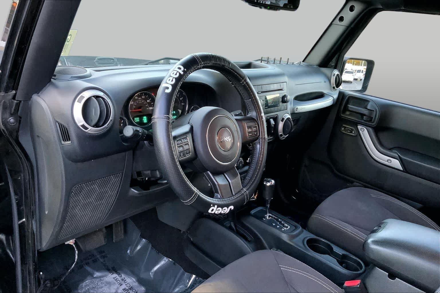 Used 2016 Black Clearcoat Jeep Sahara image 15