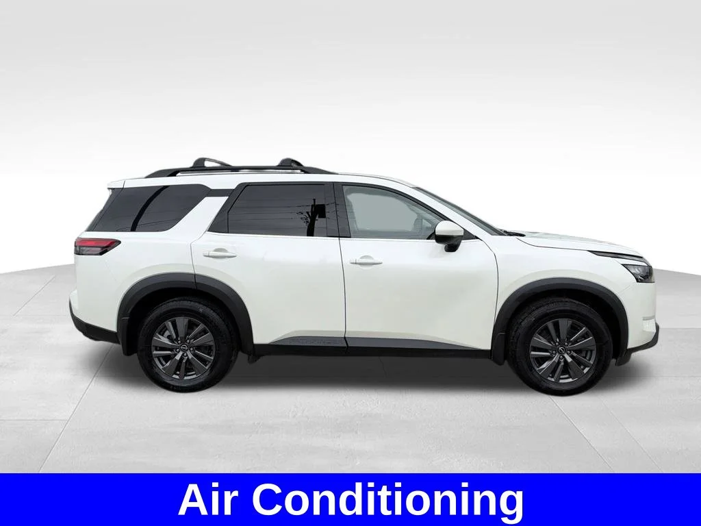 Used 2023 White Nissan SV image 5