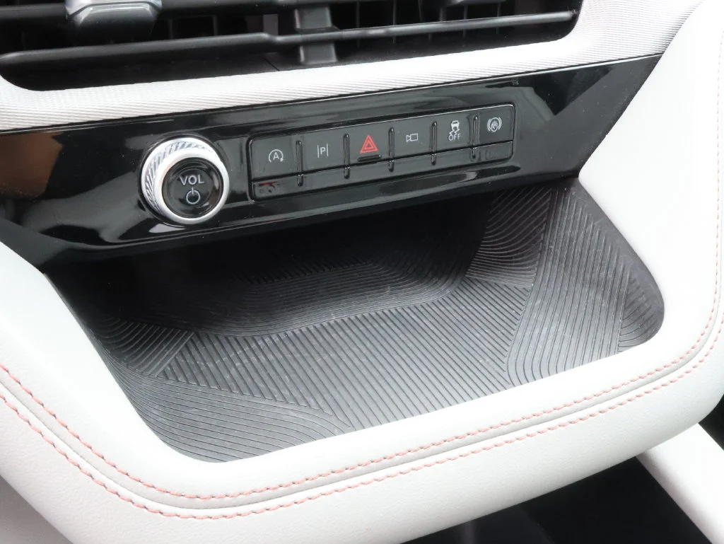 New 2026 Star White Metallic Tri-Coat Ford Active image 39