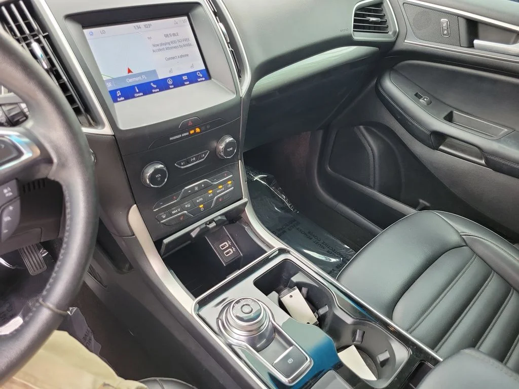 Used 2020 Magnetic Metallic Ford SEL image 23