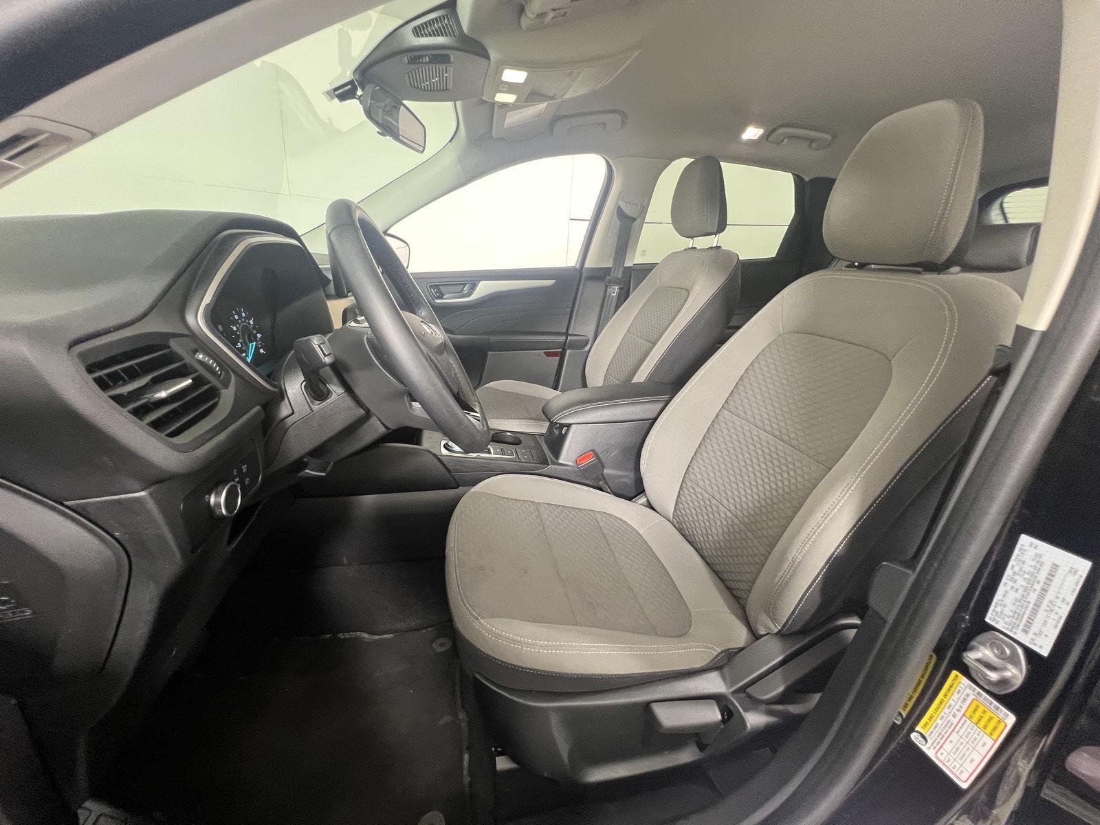 Used 2022 Agate Black Ford SE image 2